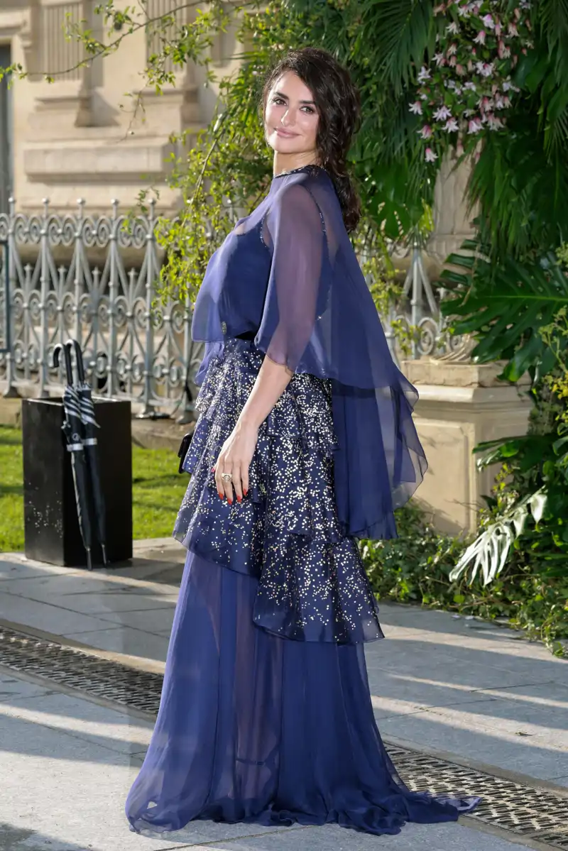 Penélope Cruz y su vestido de Chanel para asistir al  Museo de las Artes Decorativas en París 