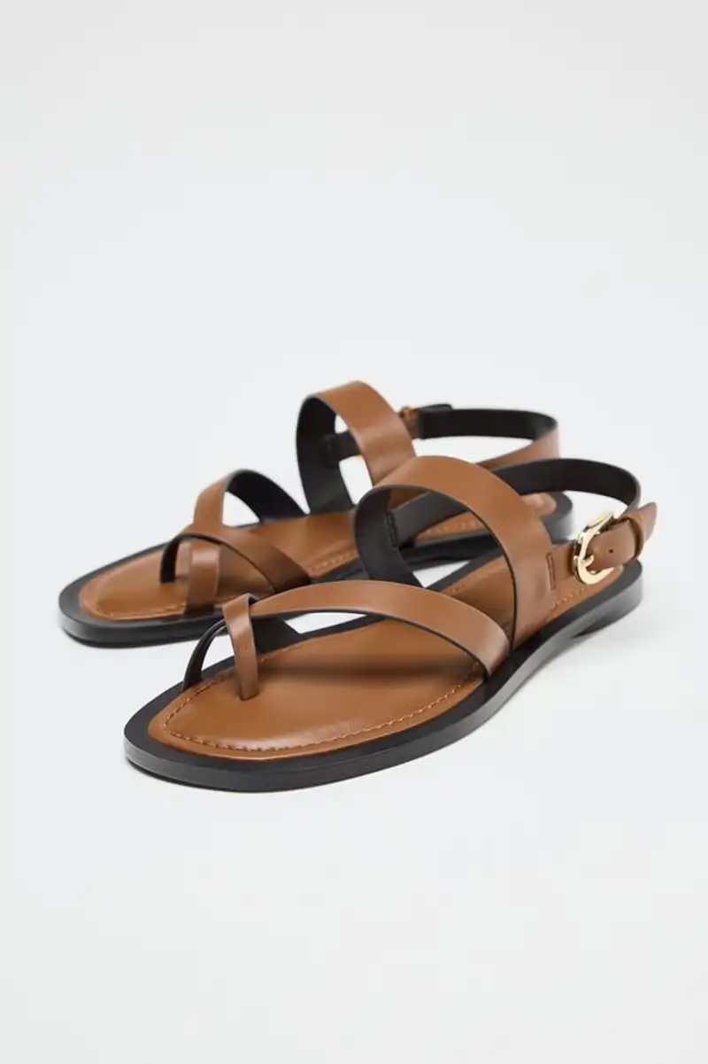 Sandalias tiras dedo de Zara 29,95 euros