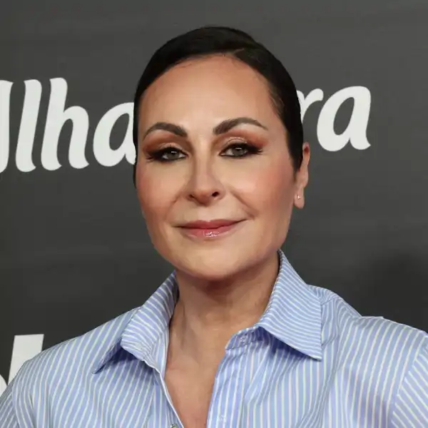 Ana Milán (51 años): “Mi abuela me enseñó que si aprietas la yema de tu dedo, el color que aparece es perfecto para tu labial diario”