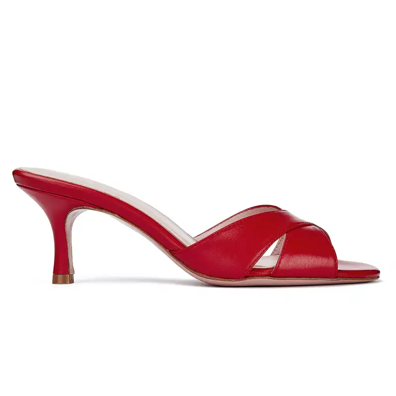 Easy Mule Red 5,5 de Isabel Abdo 240 euros