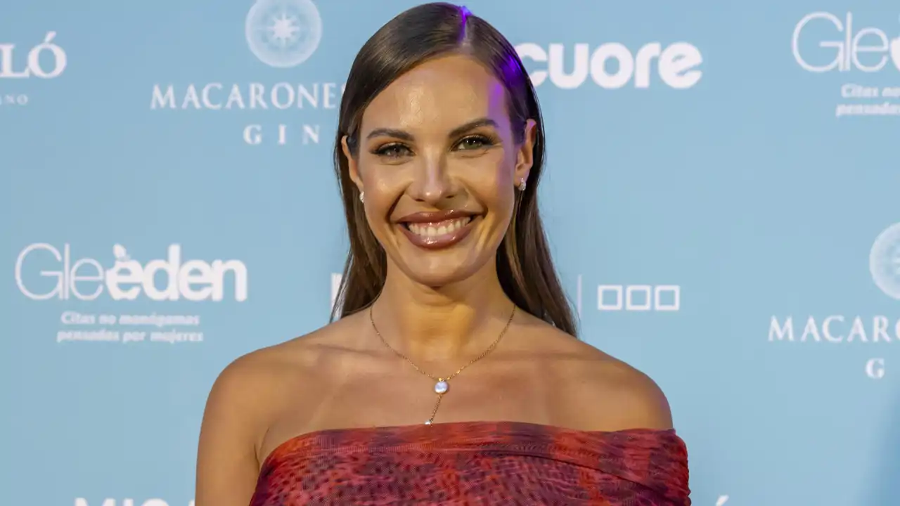 Jessica Bueno sorprende con el vestido tie dye y bolso de Zara en la fiesta más divertida del verano llena de rostros televisivos 