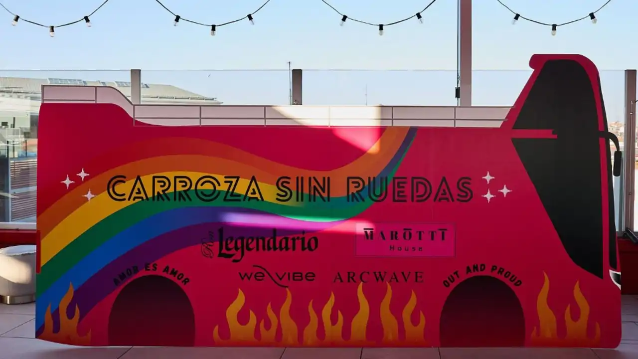 Carroza sin ruedas: así fue la primera fiesta antesala al Pride celebrada en la espectacular azotea del Hard Rock Hotel