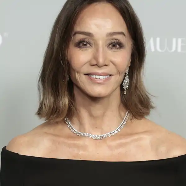 Isabel Preysler (74 años): "Para desayunar tomo agua caliente con lima y unas vitaminas. Después tomo zumo de pomelo, un kiwi y pomelo"