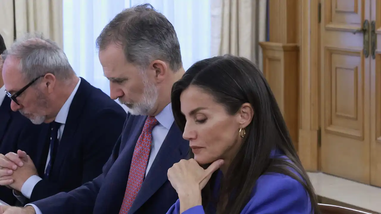 Los Reyes Felipe y Letizia en una reunión
