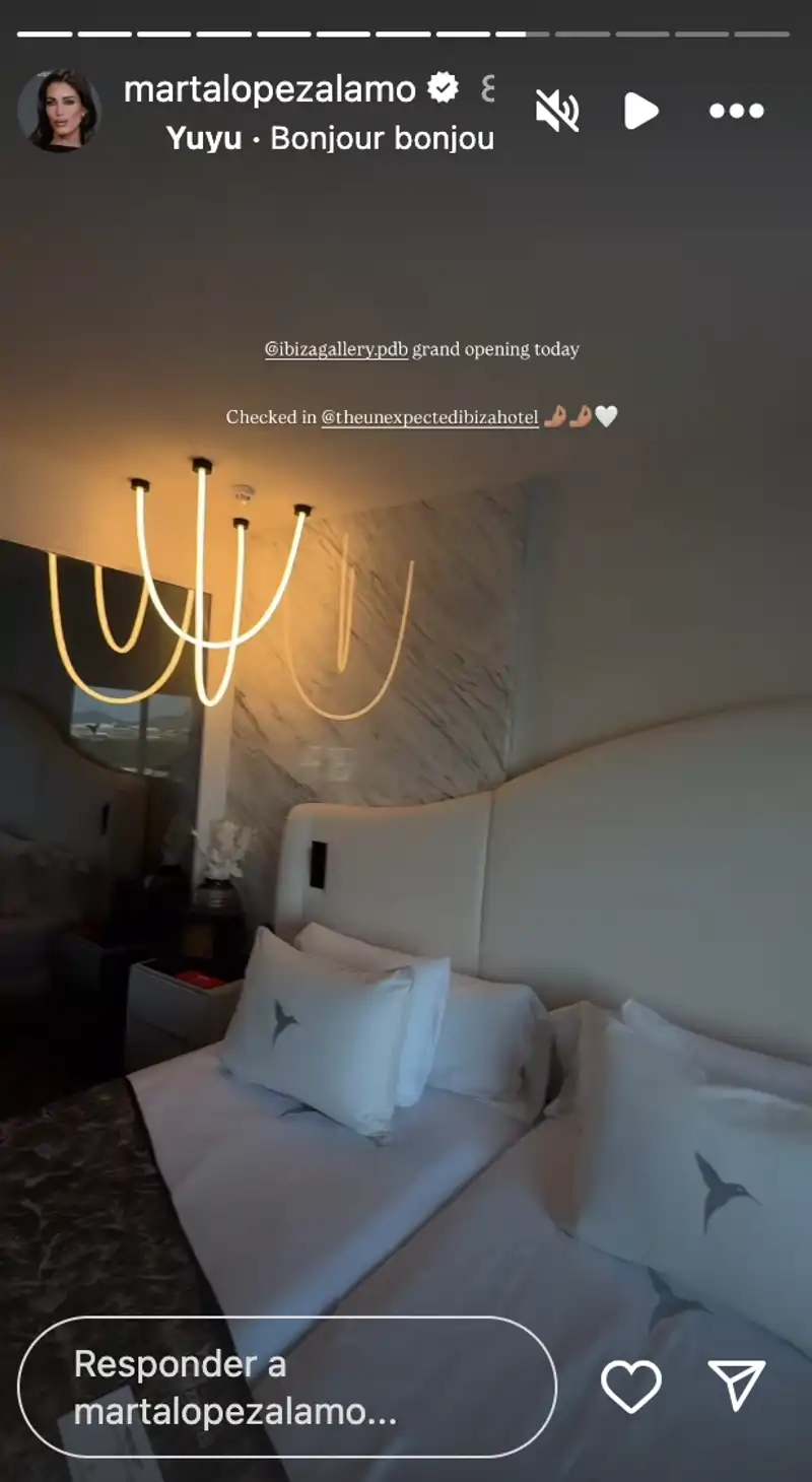Marta López Álamo en un hotel de Ibiza