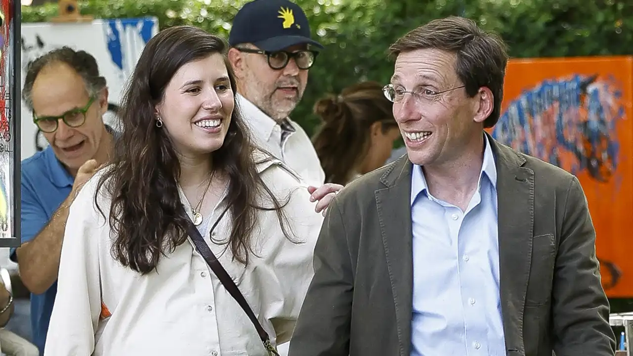 José Luis Martínez-Almeida y Teresa Urquijo muy sonrientes