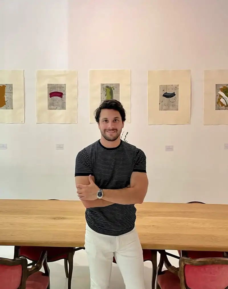 Miguel Golding en su estudio de pintura de Madrid