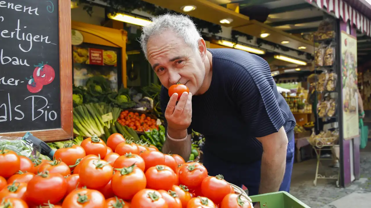 Chef Ferran Adrià revela el error al hacer un sofrito: "No es una cebolla y dos tomates, son 100 gramos de cebolla y 80 gramos de tomate"