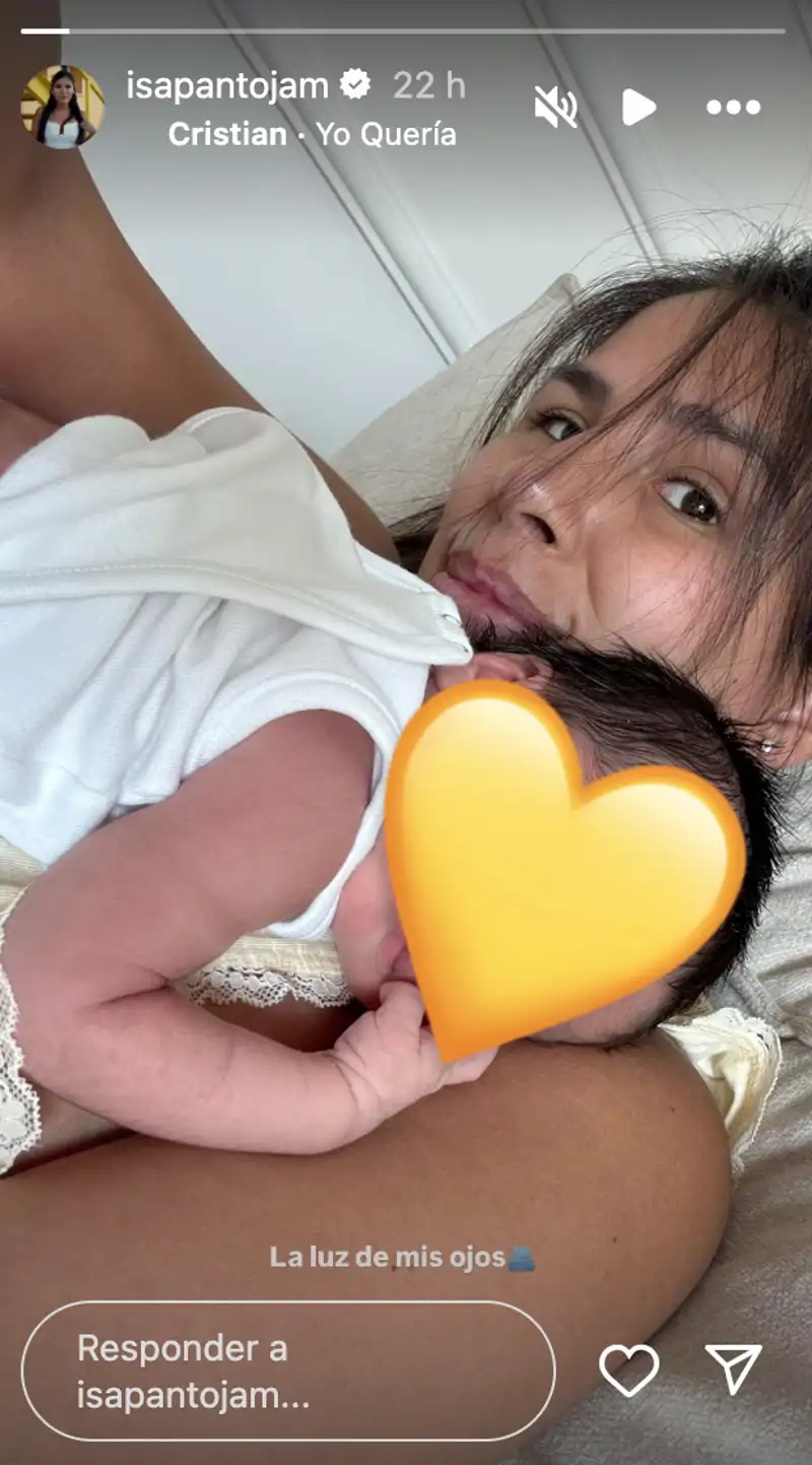 Isa Pantoja con su bebé