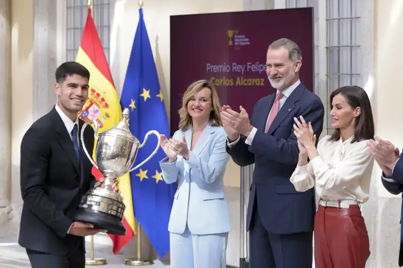 Los Reyes junto a Carlos Alcaraz