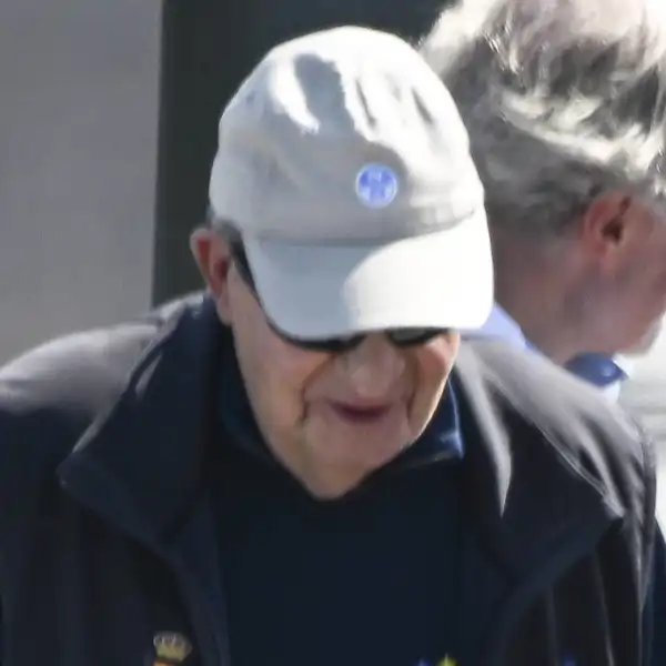 El Rey Juan Carlos protagoniza un cálido reencuentro con la Infanta Elena en Sanxenxo