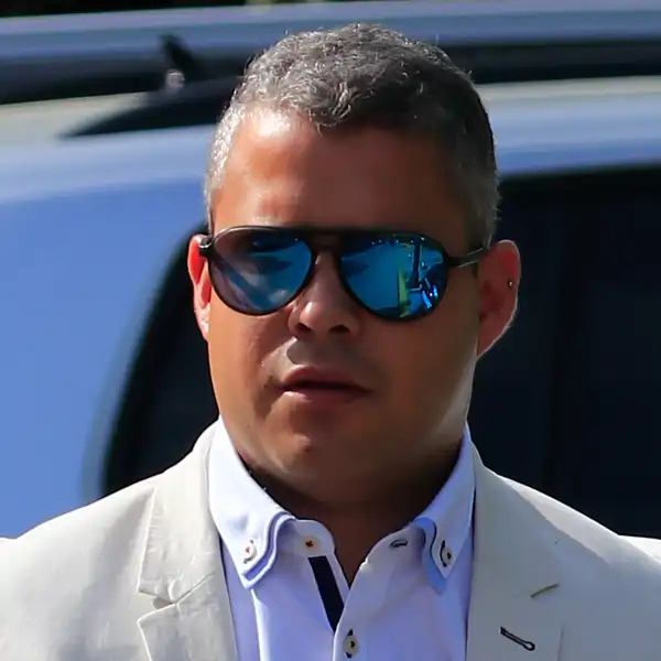 José Fernando con gafas de sol