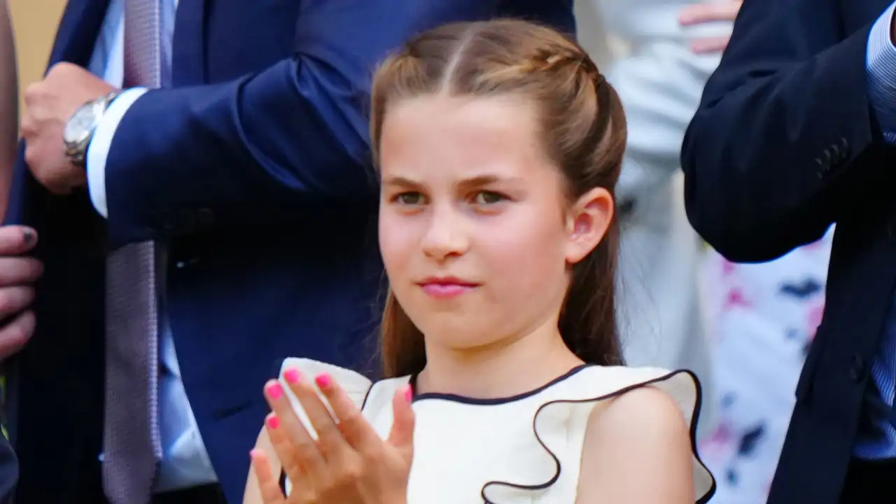 La Princesa Charlotte, la gran protagonista de Wimbledon: uñas rosa Barbie y muy pendiente de Kate Middleton