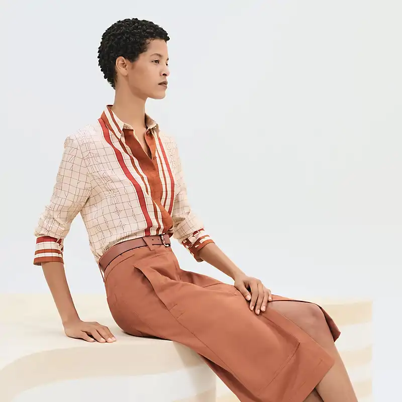 Camisa clásica con estampado 'Coaching Déja Vu' de Hermès 2.900 euros 