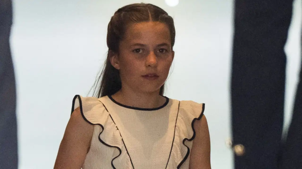 La princesa Charlotte da primer paso en el mundo 'fashion' con un vestido que ya llevo su madre, Kate Middleton
