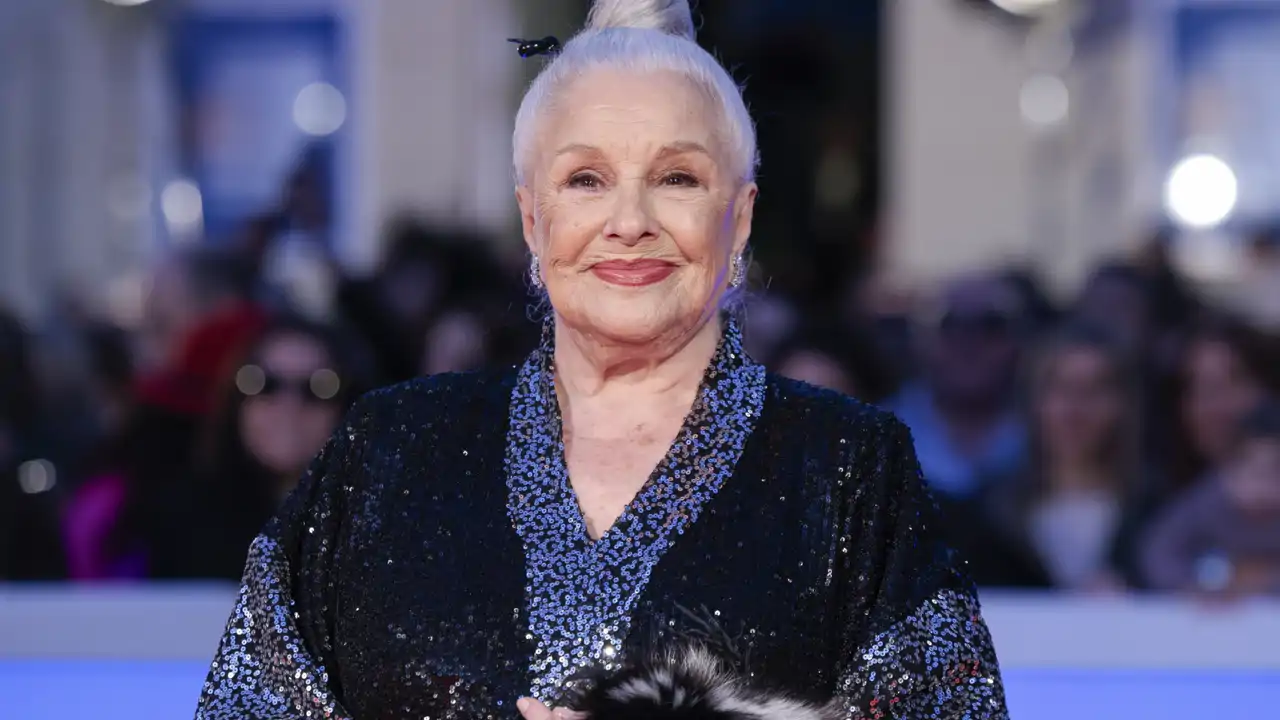 Lola Herrera, espectacular en una alfombra roja.
