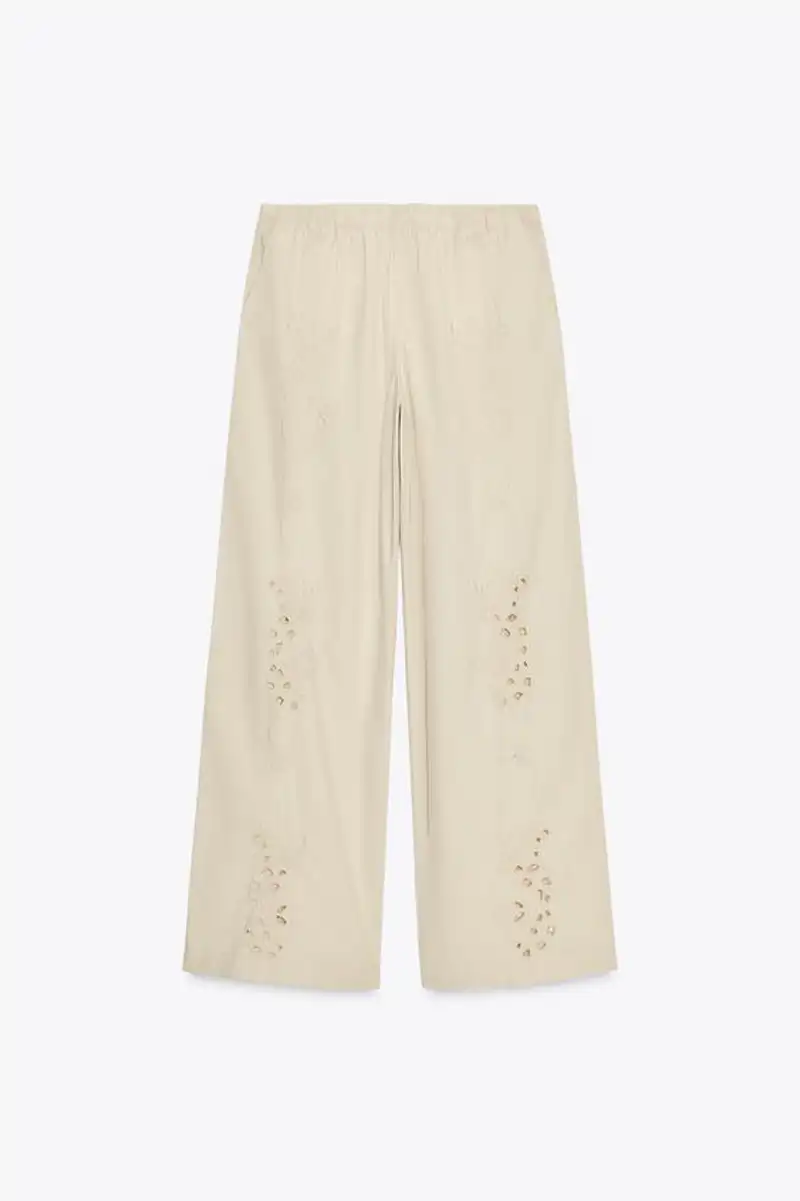 Pantalón pijamero bordados de Zara 39,95 euros