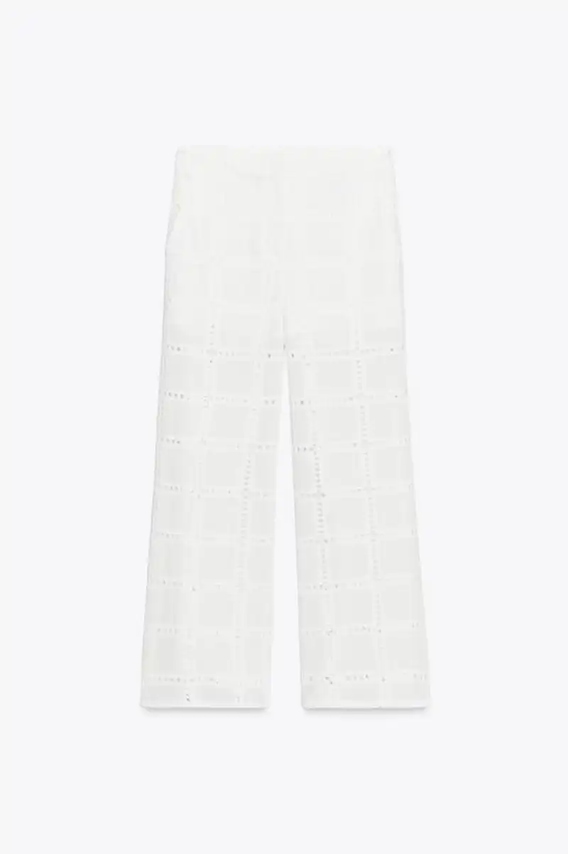 Pantalón recto bordados de Zara 39,95 euros