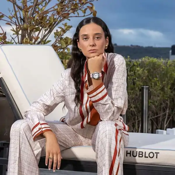 Victoria Federica, a lo Georgina Rodríguez, arrasa con el look pijamero de la firma francesa más exclusiva valorado en casi 6.000 euros 