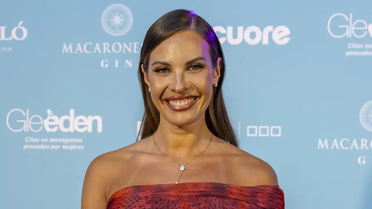 https://content.semana.es/medio/2025/07/15/jessica-bueno-sorprende-con-el-vestido-tie-dye-y-bolso-de-zara-en-la-fiesta-mas-divertida-del-verano-llena-de-rostros-televisivos_a42d2ad5_250715234721_1280x720.webp