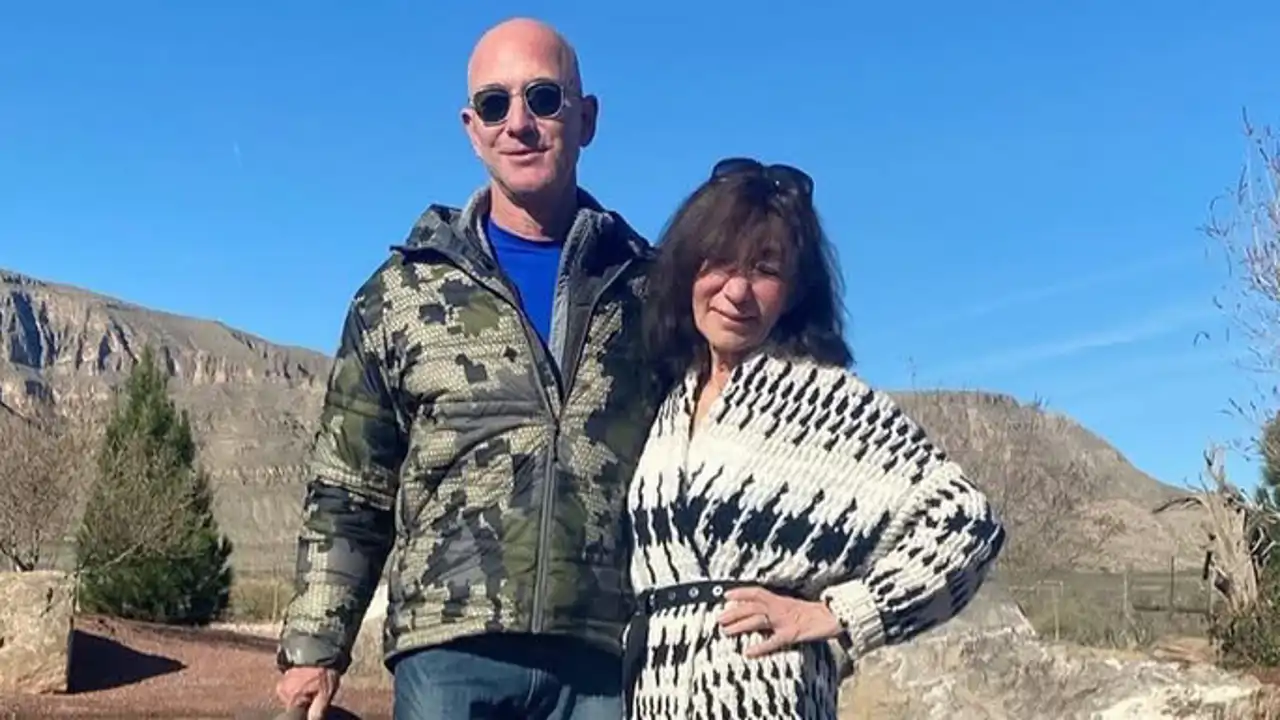 Muere Jacklyn, madre de Jeff Bezos, a los 78 años: "Ella se abalanzó en el  trabajo de amarme con ferocidad, trajo a mi increíble padre al equipo unos  años después"