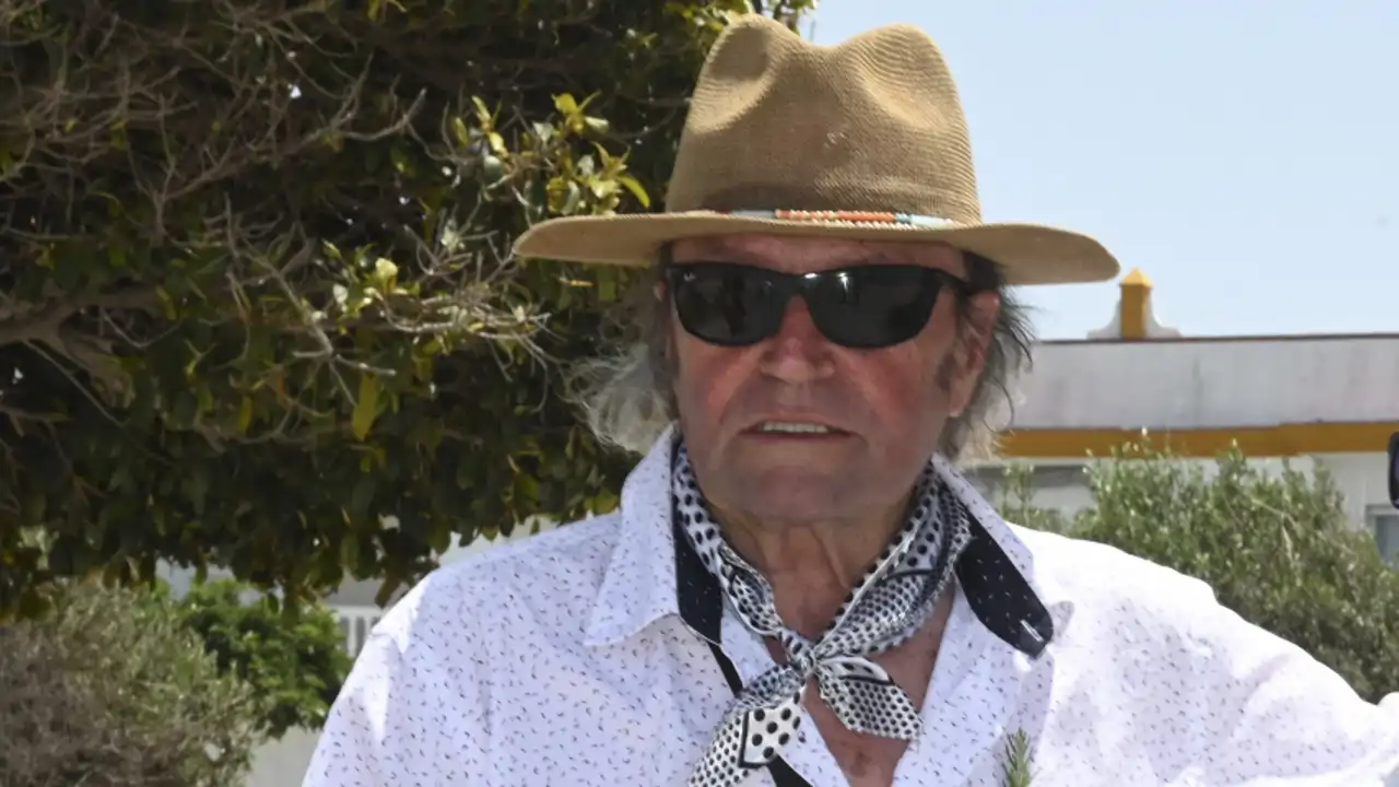 Sale a la luz una nueva imagen de Amador Mohedano tras saltar las alarmas  por su estado de salud: en familia y en su casa de Chipiona