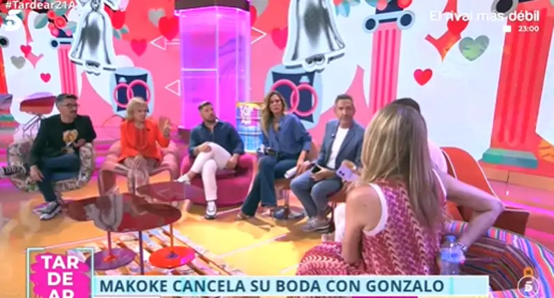 El plató de 'Tardear' se sorprende ante la cancelación de la boda de Makoke