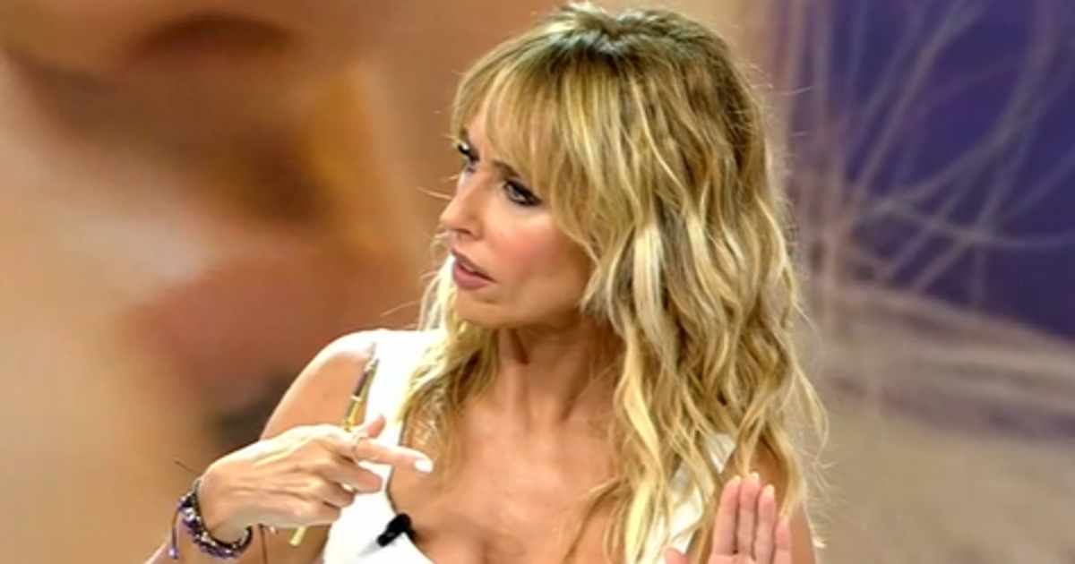 La sorpresa de los colaboradores de 'Fiesta' ante nuevos detalles de un encuentro entre Rocío Flores y Rocío Carrasco: "Se han visto una vez y fue un momento bastante duro"