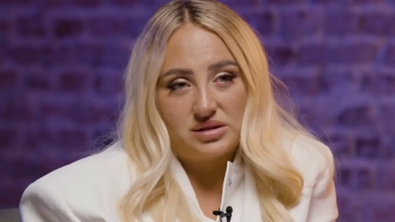 Rocío Flores, directa en '¡De viernes!' al hablar de su familia y su madre  Rocío Carrasco: "Ver sufrir a mi familia como la he visto me ha destrozado"
