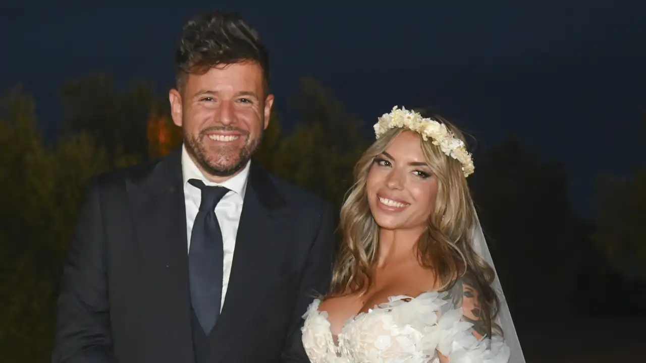 Primeras imágenes de Pablo López y su mujer, Laura Rubio, tras celebrar su  segunda boda en Cádiz