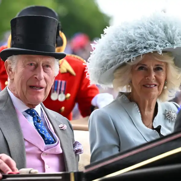Los Reyes Carlos y Camilla en Ascot