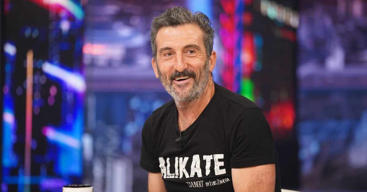 La niñez de Luis Zahera en un barrio obrero de Santiago de Compostela con  una madre entregada y un padre “que no besaba ni abrazaba”