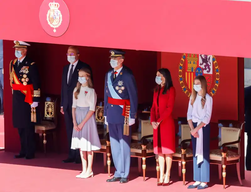 Los Reyes y sus dis hijas, la Princesa Leonor y la Infanta Sofía, en el Día de la Fiesta Nacional del año 2020. 