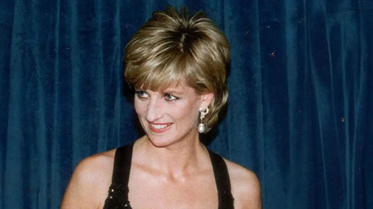 The “Final Goodbye” Dress: el vestido que Diana de Gales no llegó a estrenar y el boceto que SEMANA recrea con IA (así le hubiera quedado)