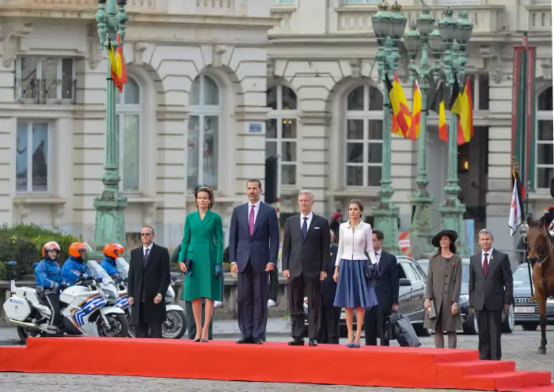 Los Reyes, Felipe y Letizia, en el Palacio de Bruselas junto a Felipe y Matilde de Bélgica en el año 2014.