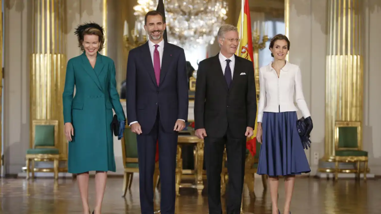 Los reyes Felipe y Letizia junto a Felipe y Matilde de Bélgica durante su gira de presentación en el año 2014 tras proclamarse Felipe VI Rey de España.