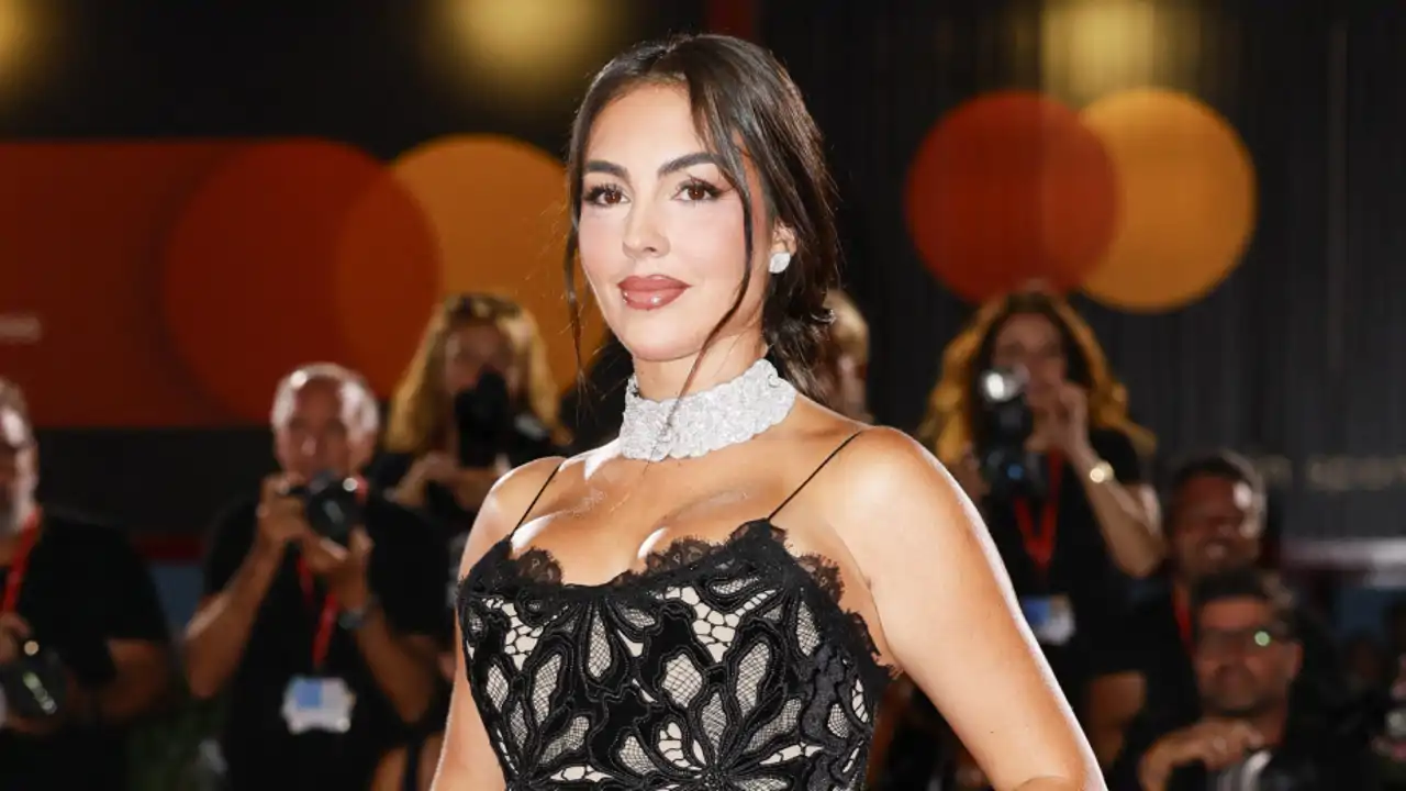 Georgina Rodríguez destapa sus secretos en una alfombra roja: joyas, vestuario y un equipo de preparación