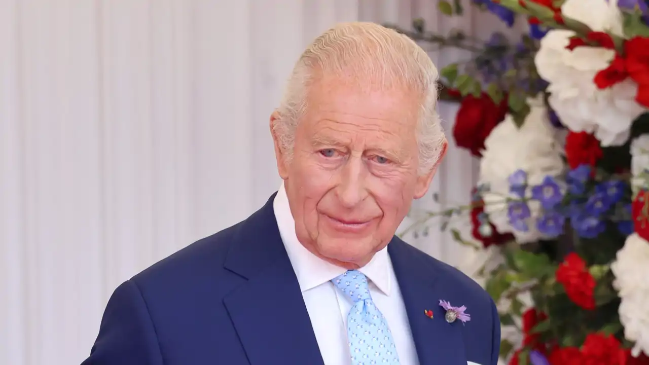 Kralj Karel III. načrtuje božične praznike, Kate Middleton pa spregovorila o svoji brazgotini