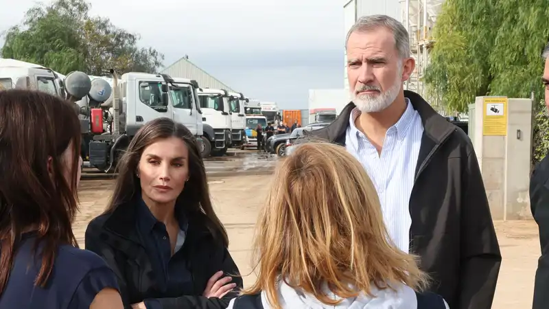 Los Reyes vuelven a mostrar su apoyo a Valencia un año después de la ...