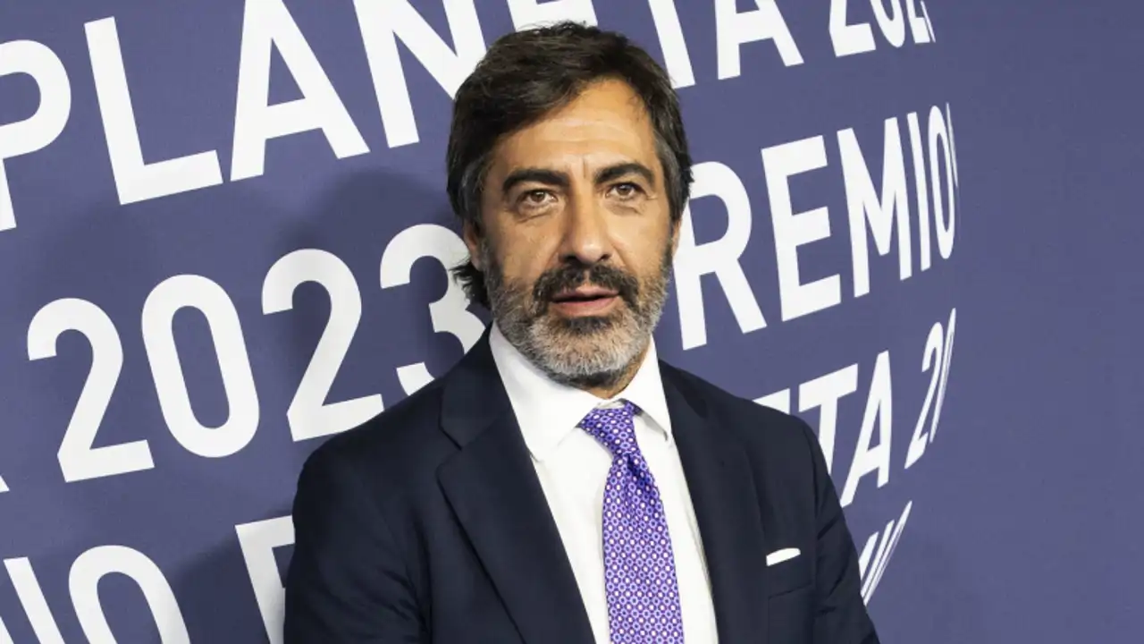 Conocemos a Juan del Val, ganador del Premio Planeta: 3 hijos junto a Nuria Roca, 7 obras publicadas y un famoso círculo de amigos