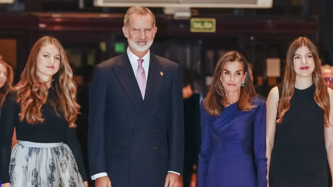 Los Reyes Felipe y Letizia junto a sus hijas, la Princesa Leonor y la Infanta Sofía