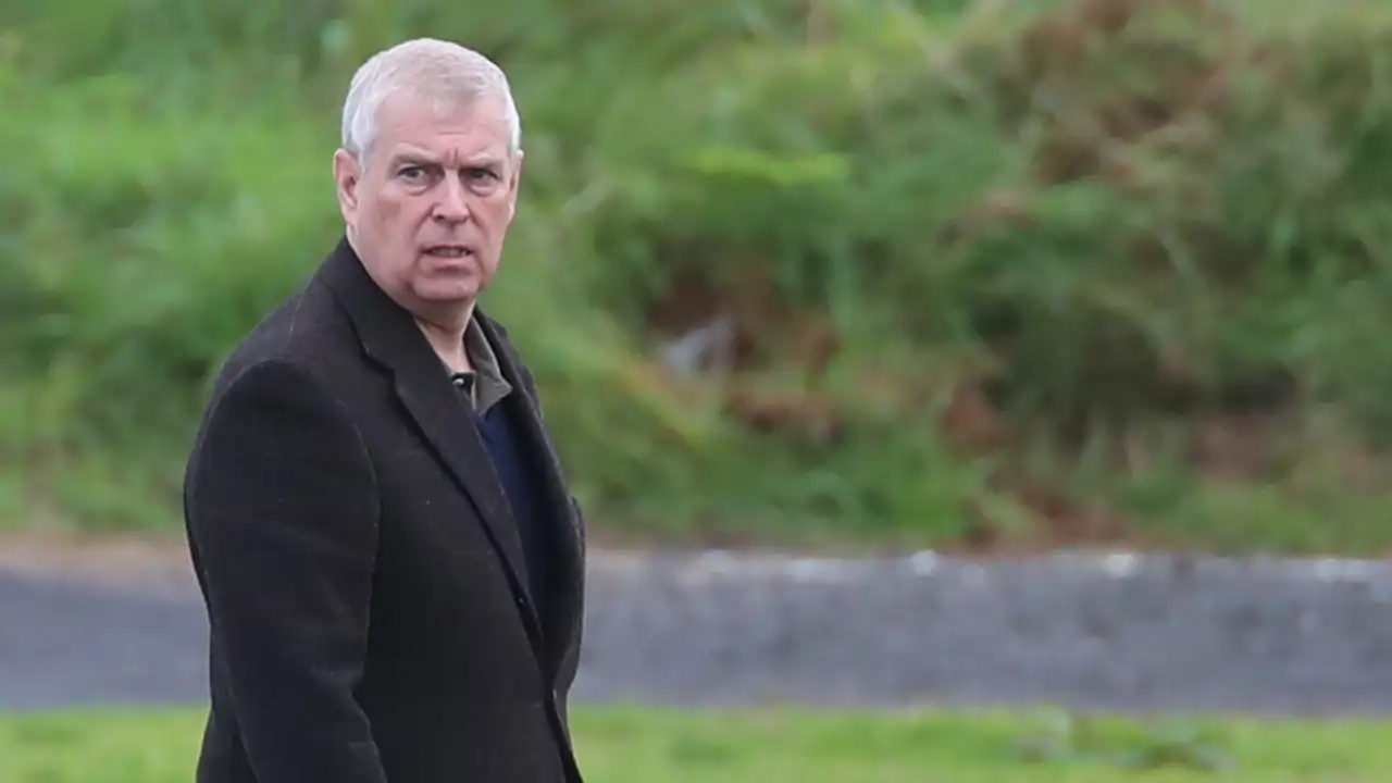 Princ Andrew živi v razkošni rezidenci brez plačevanja najemnine, britanska vlada povečuje pritisk za preiskavo