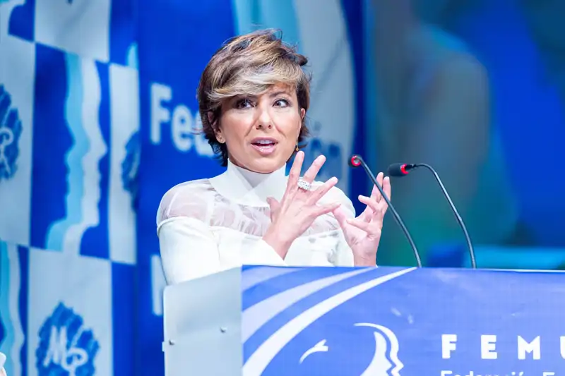 Sonsoles Ónega recibiendo el premio Igualdad Mujer y Hombre de Femur