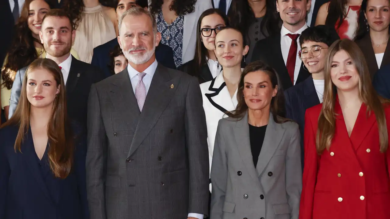 La Infanta Sofía y la Princesa Leonor: dos formas de llevar el traje de chaqueta (y una clara vencedora)