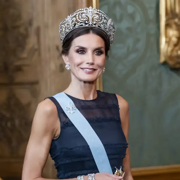 La Tiara Flor de Lis, una de las más importantes que la Reina Letizia guarda en su joyero real y que ha lucido en diferentes ocasiones. 