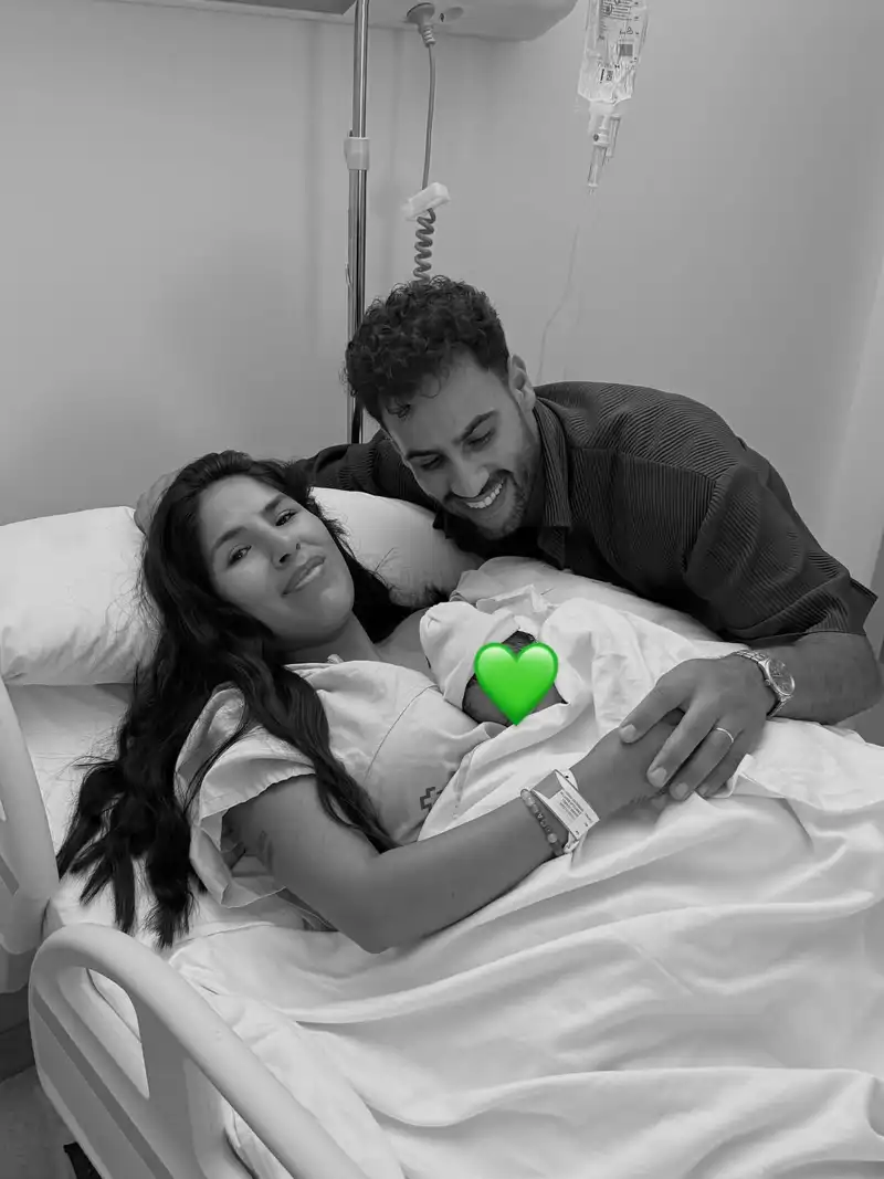 Isa Pantoja y Asraf Beno, el día del nacimiento de su primer hijo en común.