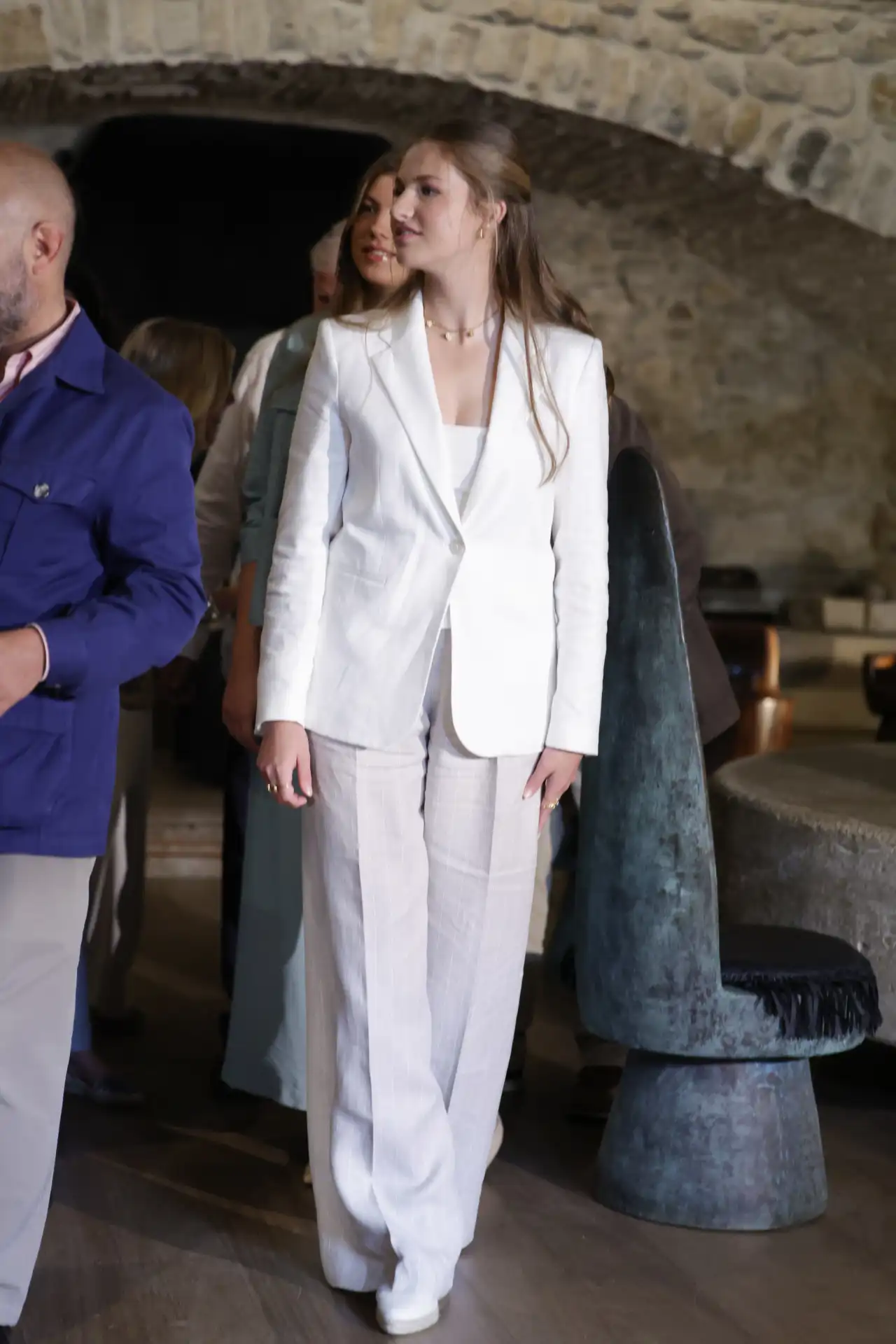 La Princesa Leonor también ha recurrido al traje blanco.