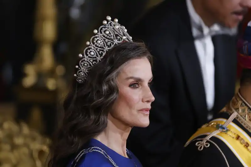 La Reina Letizia saca la artillería pesada en forma de joyas