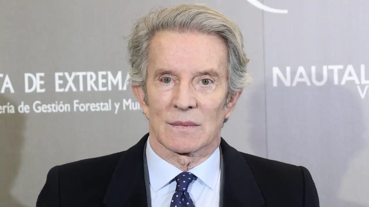 La vida actual de Alfonso Díez, 11 años después del fallecimiento de la Duquesa de Alba: su cambio físico, su jubilación y su vida en el barrio madrileño de Chamberí