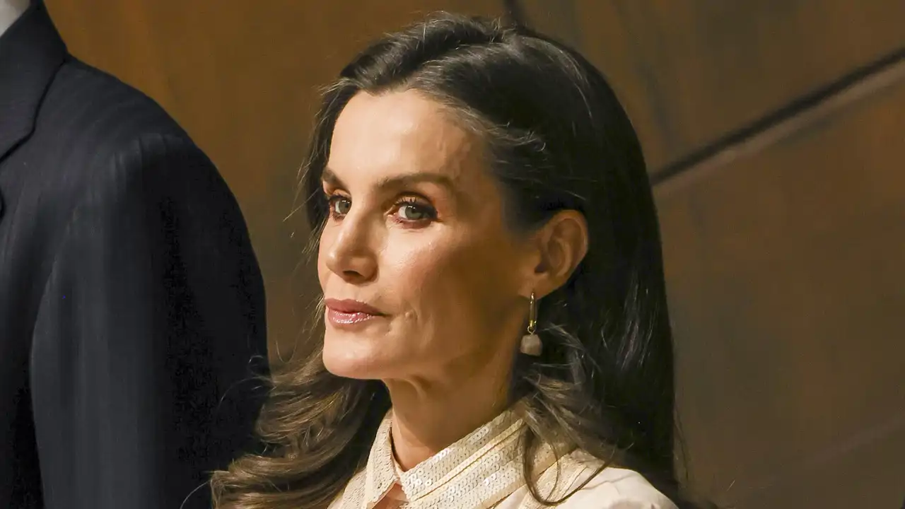 La Reina Letizia, con gesto serio durante una ópera en Bilbao